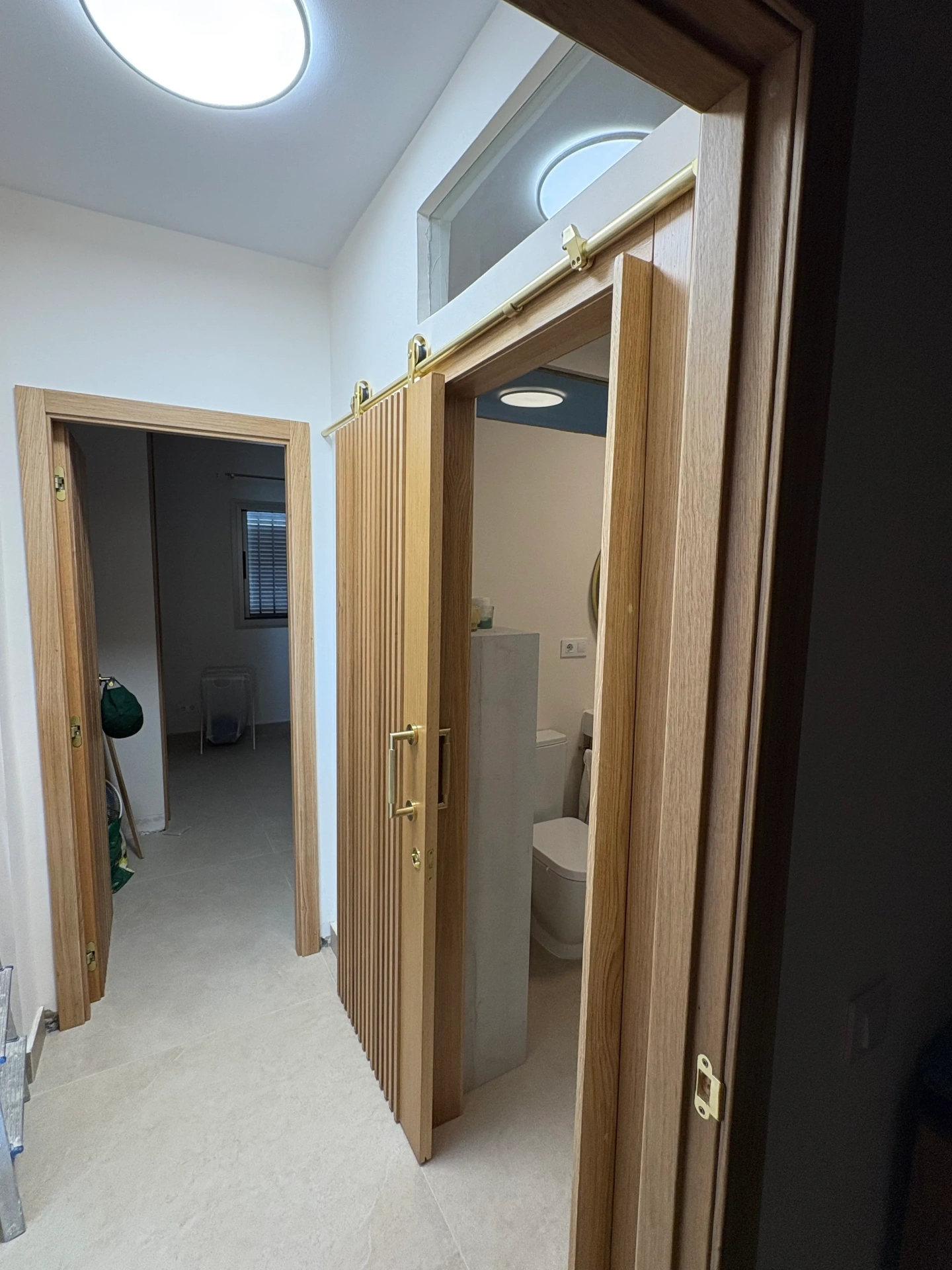 Puerta corredera de listones
