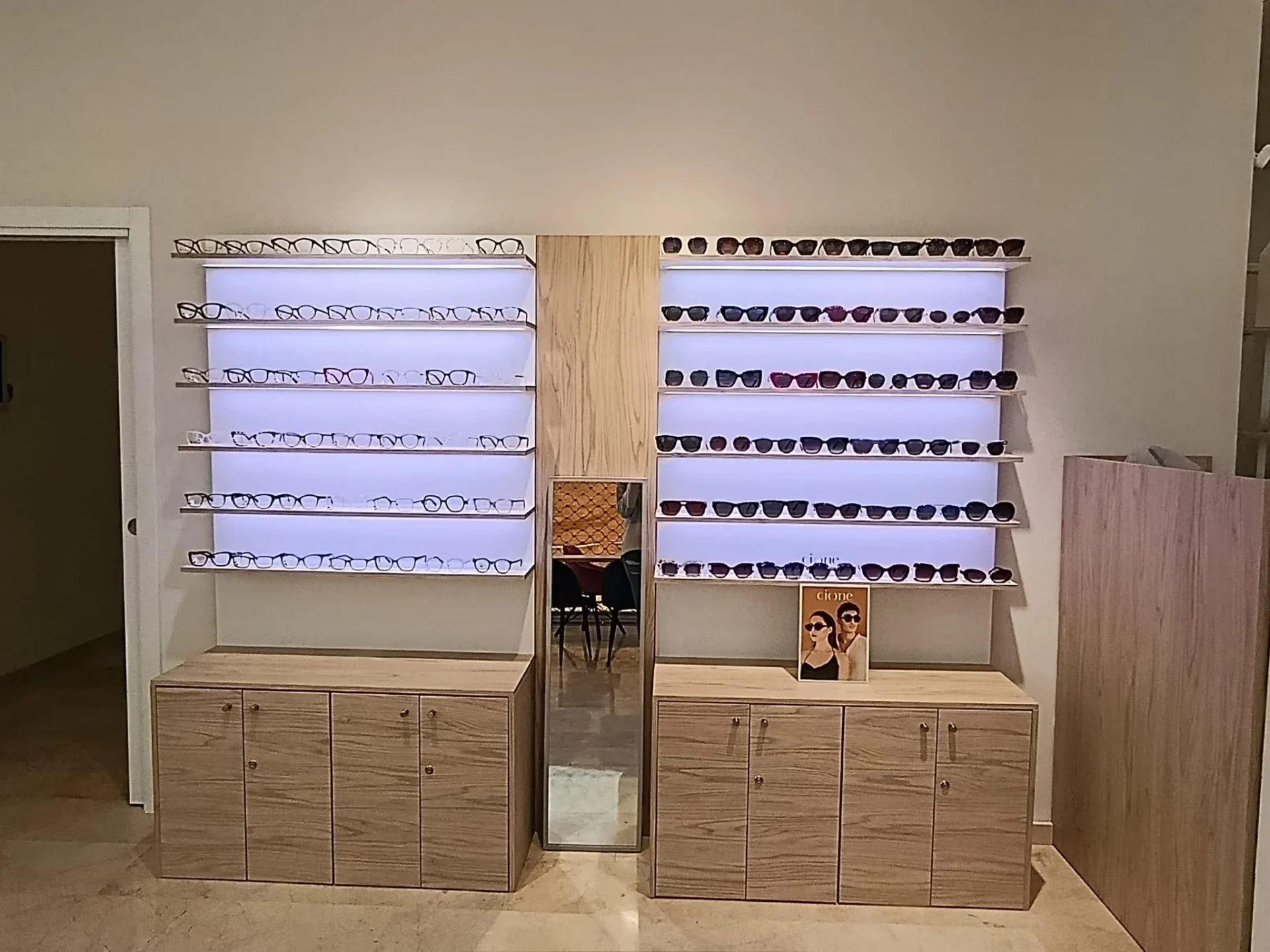 Óptica Estuvisión · Expositor LED para gafas
