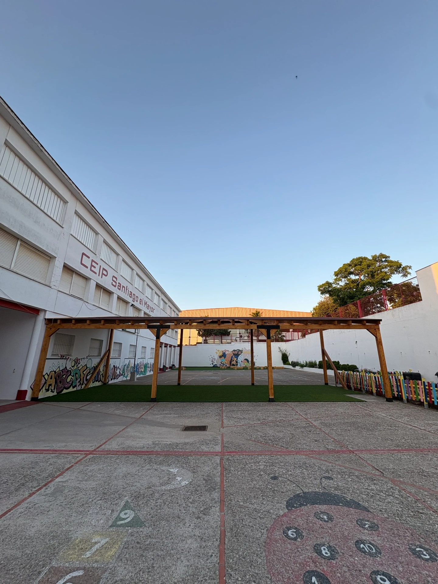 Pérgola CEIP · vista frontal