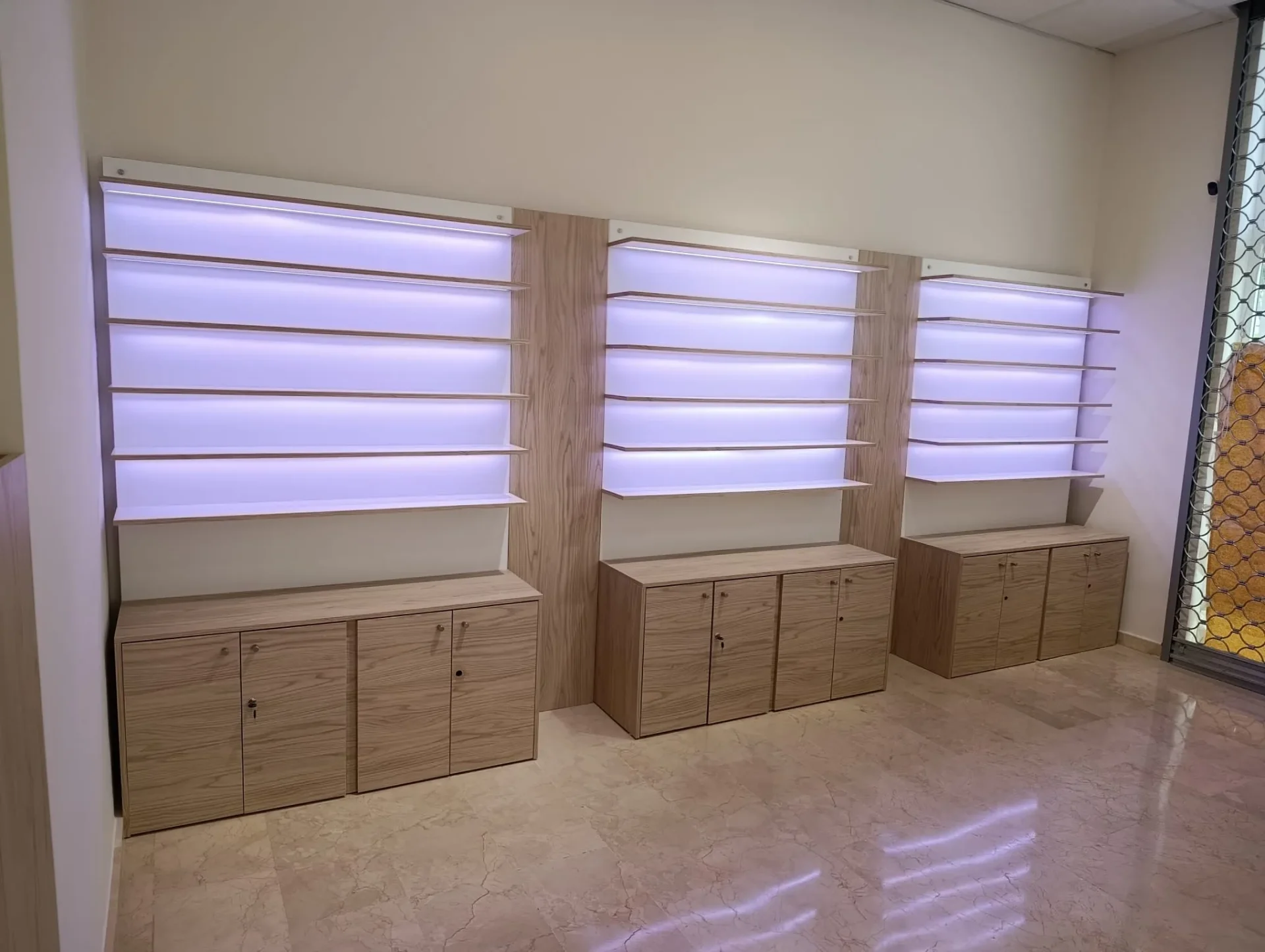 Óptica Estuvisión · Expositores con LED