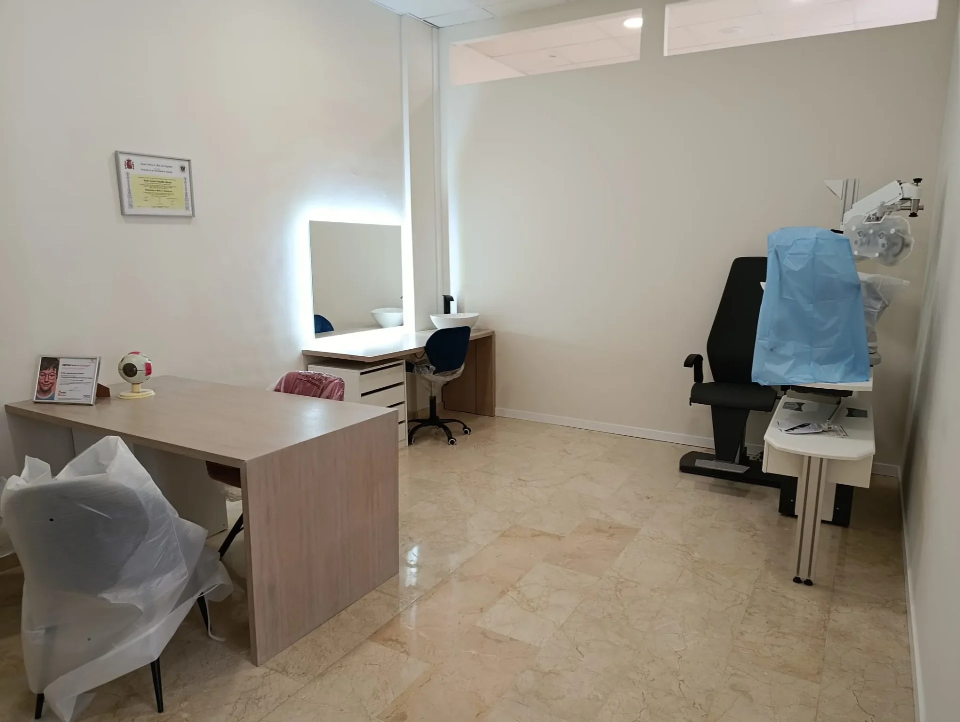 Óptica Estuvisión · Espejo con LED